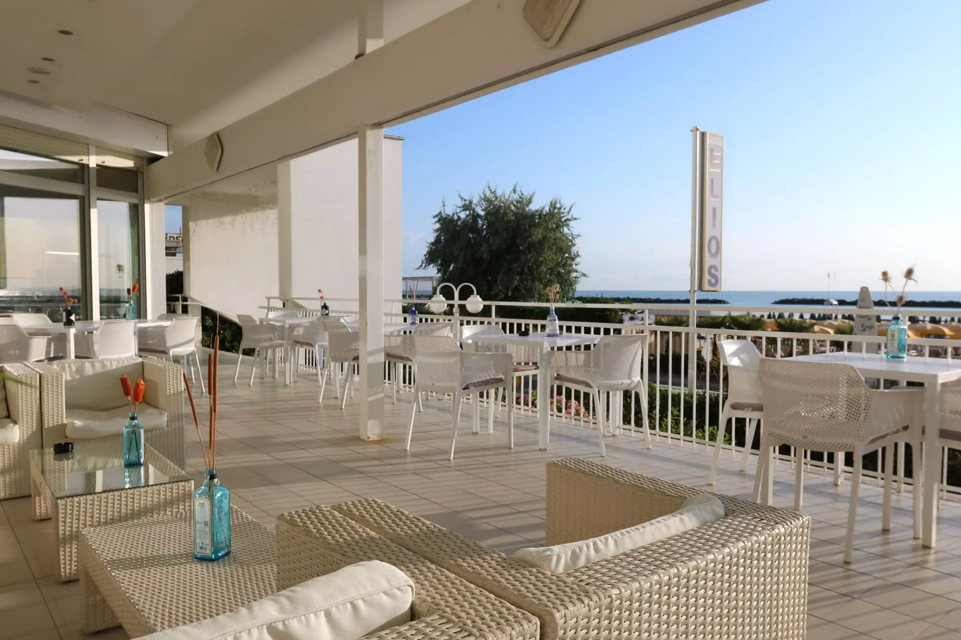 Tavoli Esterni con vista spiaggia | Hotel Elios